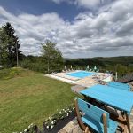 Piscine avec vue sur le Mont Sancy