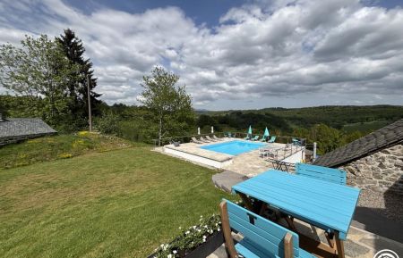 G&icirc;te n&deg;14011 Tr&eacute;mouille - Cantal - Piscine avec vue sur le Mont Sancy