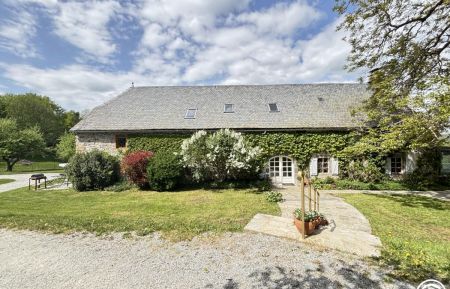 G&icirc;te n&deg;140 Tr&eacute;mouille - Cantal - Maison auvergnate