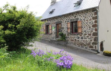 Entrée du gîte Gîte n°159 Saint-Paul-de-Salers - Cantal - Entrée du gîte
