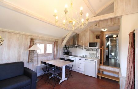 G&icirc;te n&deg;222 Sansac-de-Marmiesse - Cantal - S&eacute;jour avec coin-cuisine am&eacute;nag&eacute;