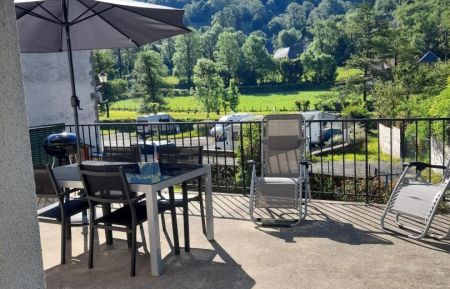 G&icirc;te n&deg;580 Mandailles-Saint-Julien - Cantal - Terrasse ferm&eacute;e de 20m&sup2; avec salon de jardin