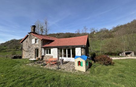 Maison indépendante nichée dans un écrin de verdure Gîte n°797 Giou-de-Mamou - Cantal - Maison indépendante nichée dans un écrin de verdure