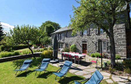 G&icirc;te n&deg;686 Les Ternes - Cantal - Espace d&eacute;tente &agrave; l'ext&eacute;rieur