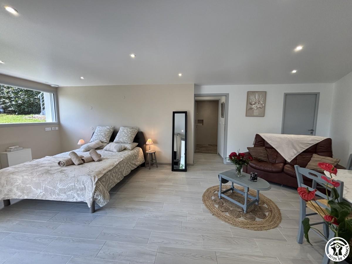 Chambre familiale Côté Jardin composée d'une première chambre avec espace détente, TV, 1 lit 160X200 photo 27