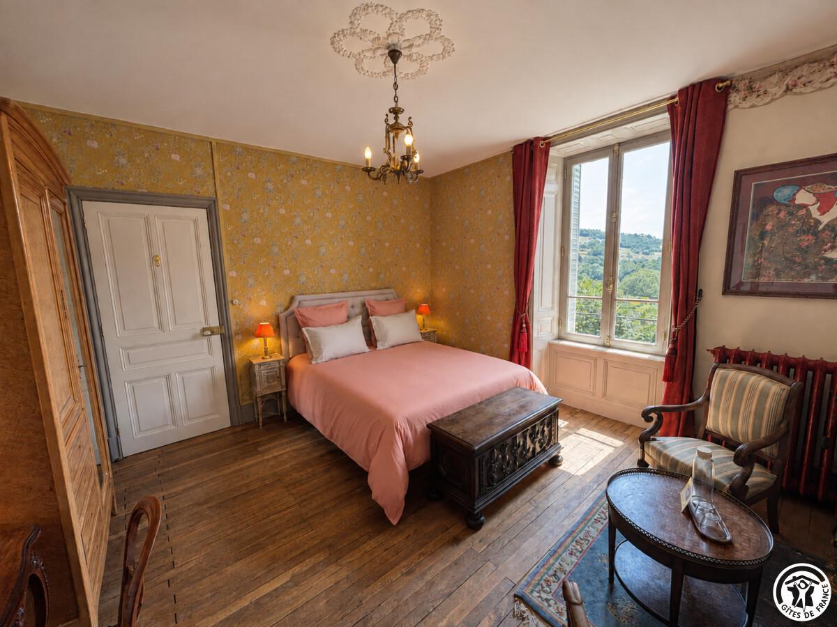 Au 1er étage, chambre 3 avec petit espace salon avec fauteuils photo 22