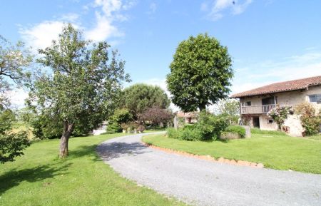 G&icirc;te n&deg;757 Saint-&Eacute;tienne-de-Maurs - Cantal - G&icirc;te am&eacute;nag&eacute; au rez-de-chauss&eacute;e de la maison des propri&eacute;taires