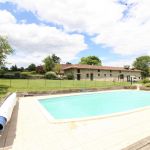 G&icirc;te avec piscine commune