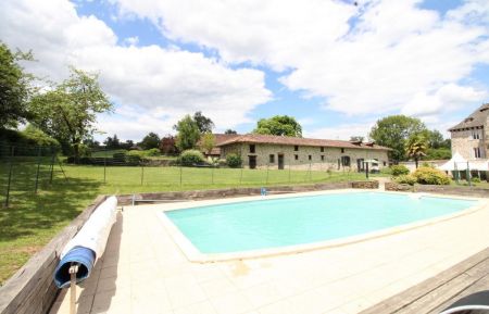 G&icirc;te n&deg;709 Saint-&Eacute;tienne-de-Maurs - Cantal - G&icirc;te avec piscine commune