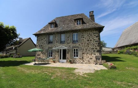 G&icirc;te n&deg;53 Teissi&egrave;res-de-Cornet - Cantal - Face sud-est